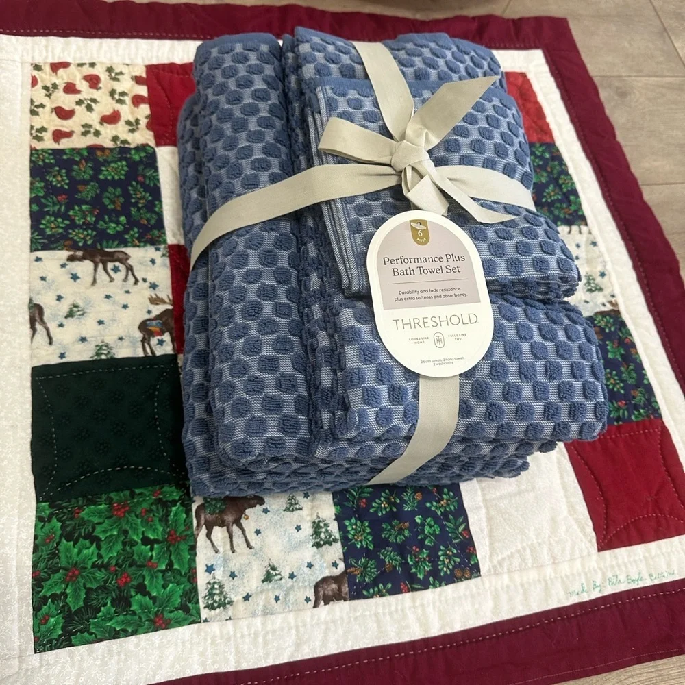 New Threshold 6 Pc Luxury Bath Towel Set Built in Hook Loops Textured Blue